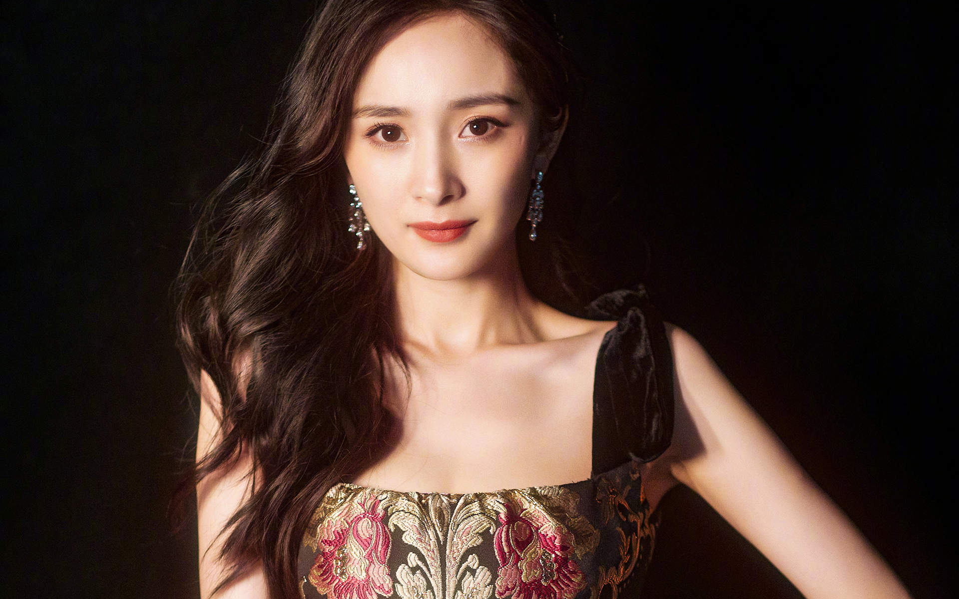 中国内地北京影视女演员杨幂优雅复古写真桌面壁纸图片