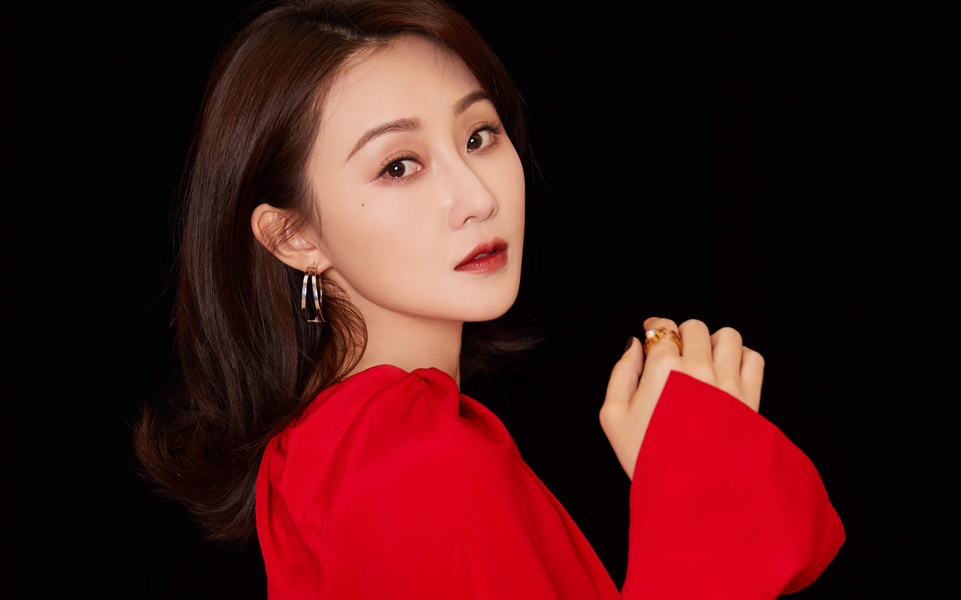 中国内地辽宁省大连女演员林鹏清新甜美写真桌面壁纸图片