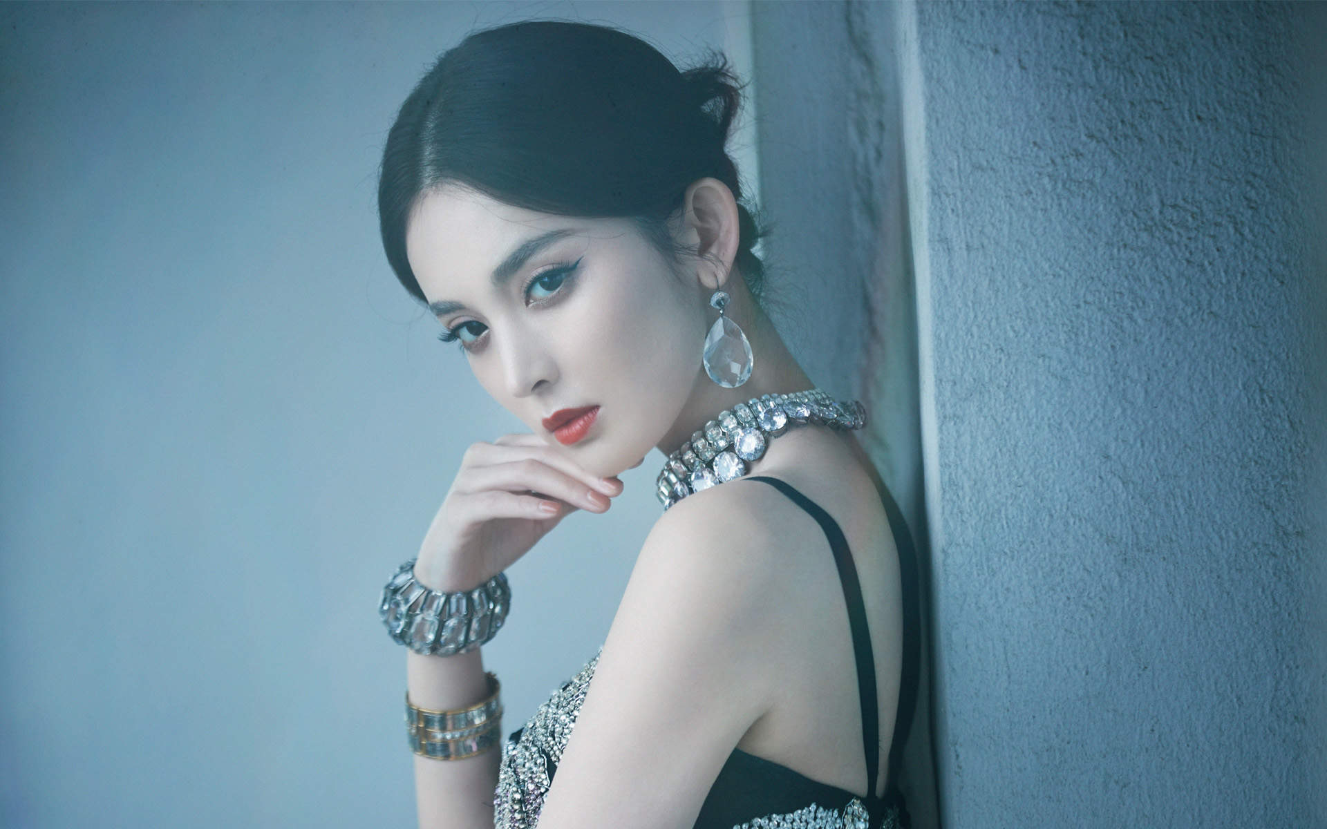 中国内地新疆乌鲁木齐市影视女演员古力娜扎清秀写真手机壁纸图片