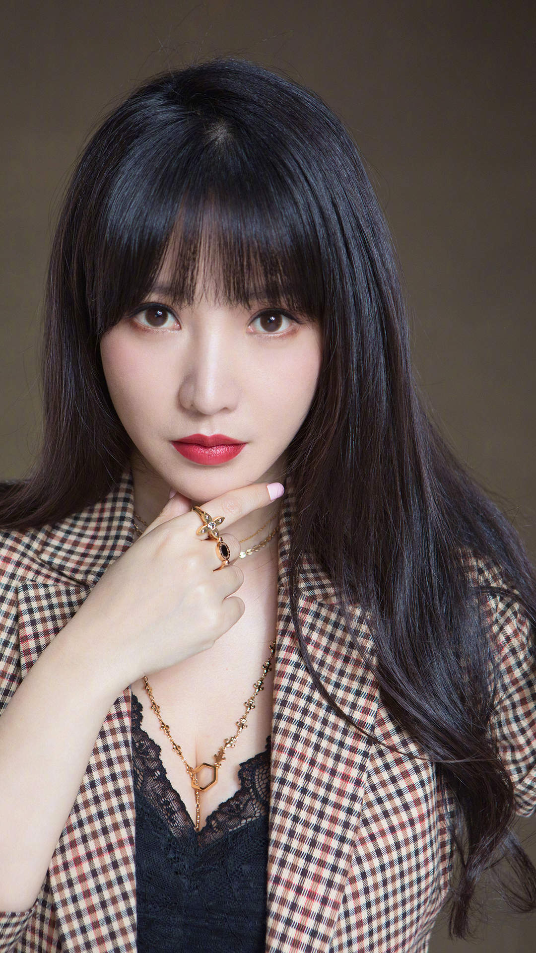 中国内地湖南衡阳女演员柳岩性感优雅写真桌面壁纸图片