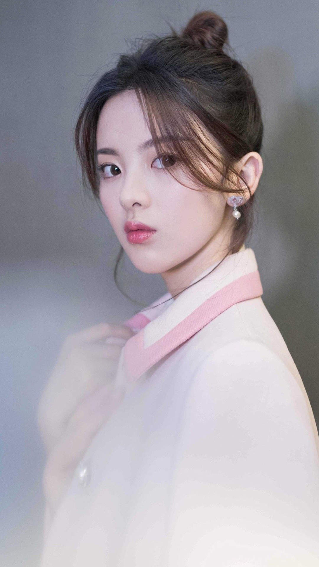 高清江苏女星杨超越清新甜美写真手机壁纸图片
