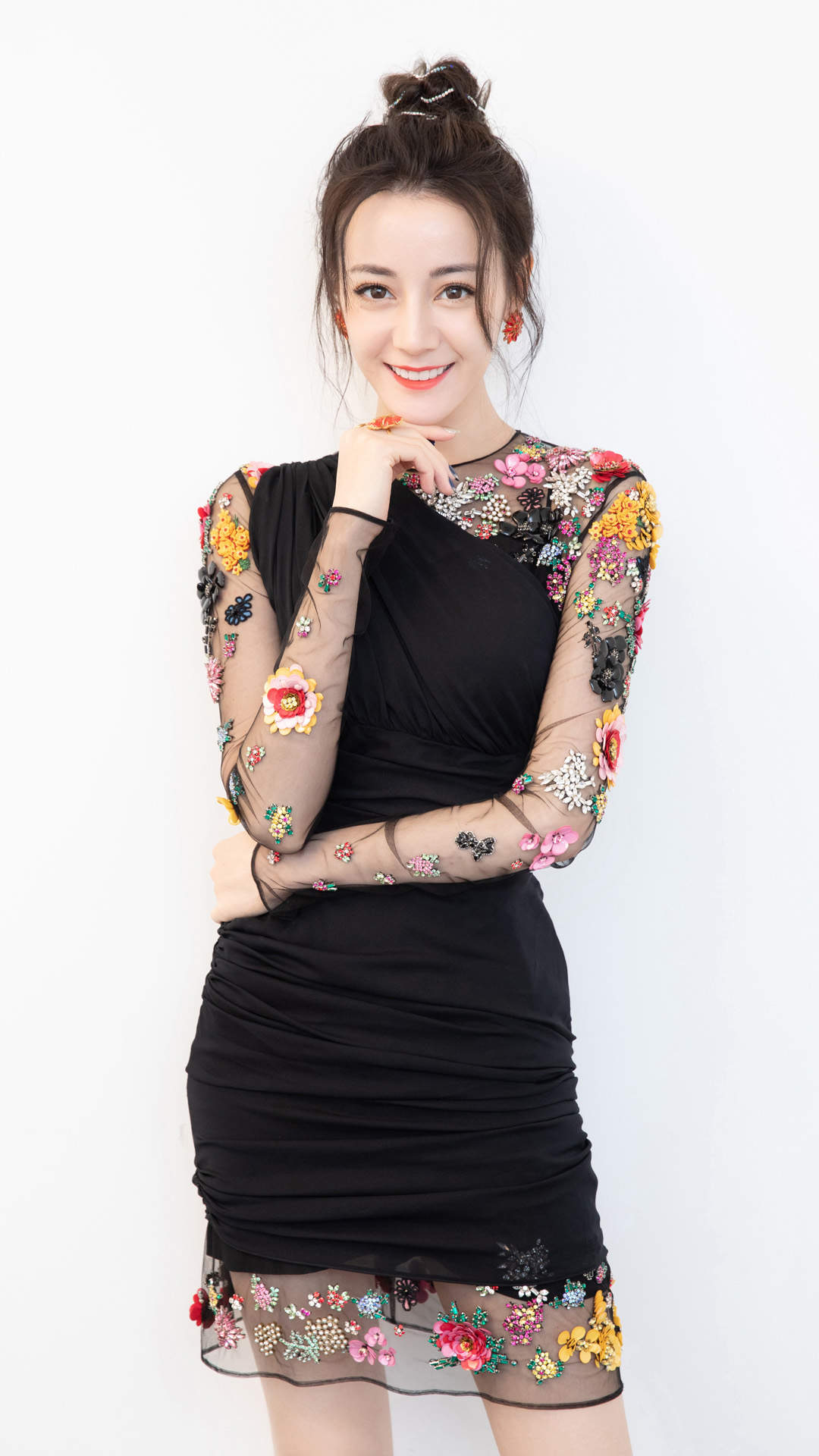 新疆乌鲁木齐美女演员迪丽热巴最新杂志写真图片图片