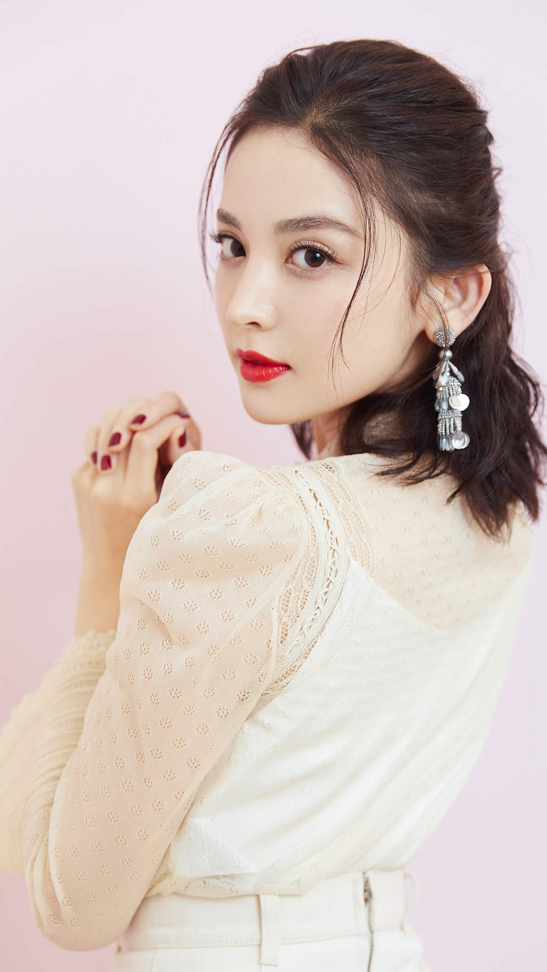 中国内地新疆乌鲁木齐市影视女演员古力娜扎甜美写真手机壁纸图片 中国内地新疆乌鲁木齐市影视女演员古力娜扎甜美写真手机壁纸图片
