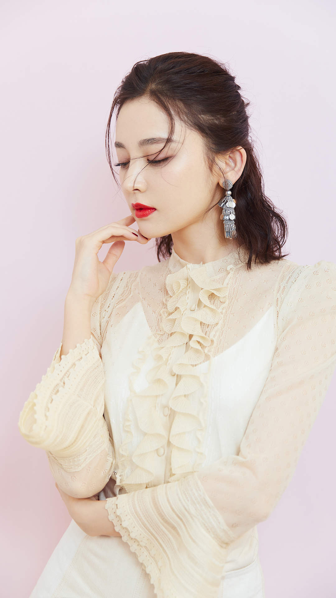 中国内地新疆乌鲁木齐市影视女演员古力娜扎甜美写真手机壁纸图片
