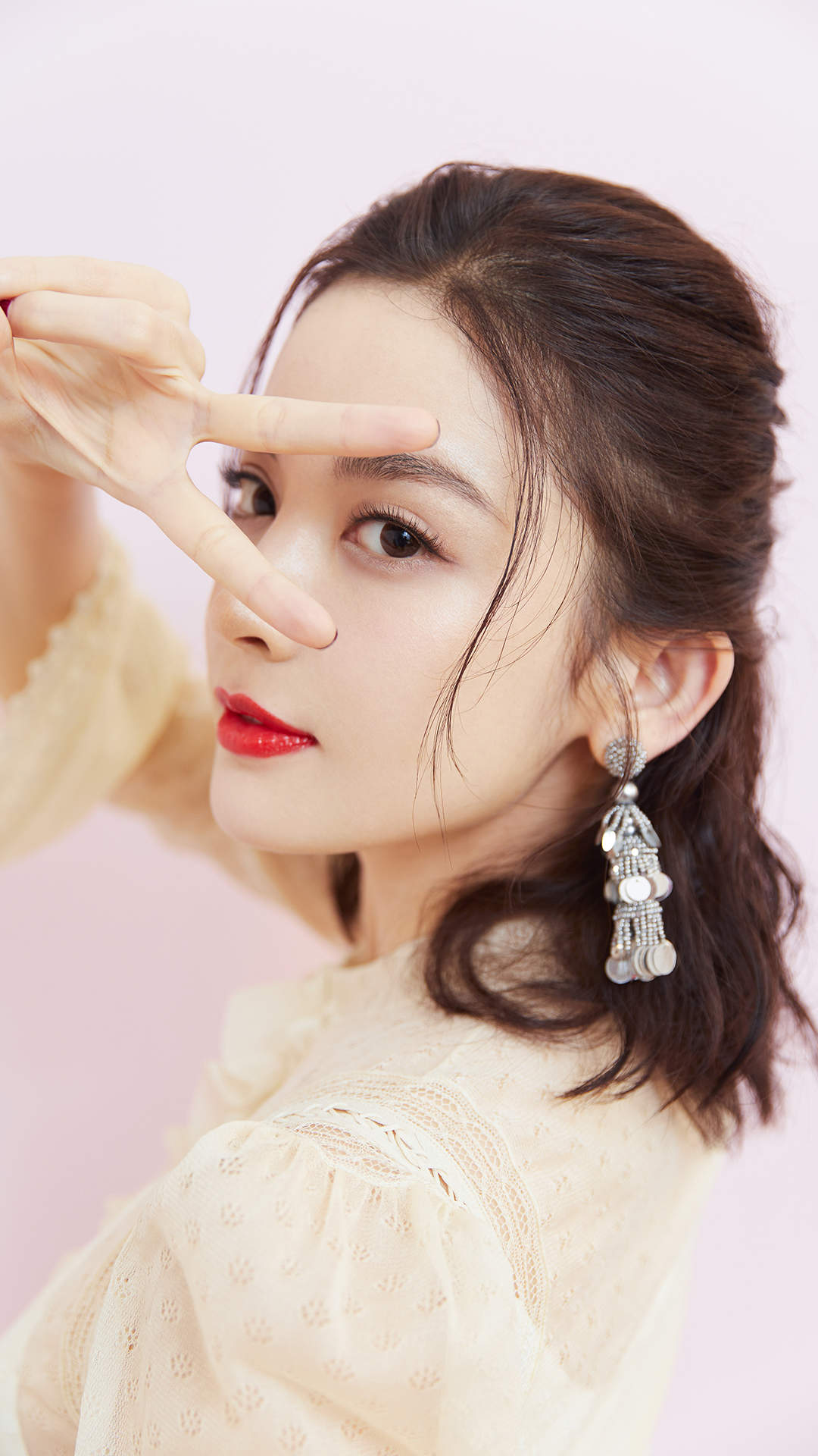 中国内地新疆乌鲁木齐市影视女演员古力娜扎甜美写真手机壁纸图片