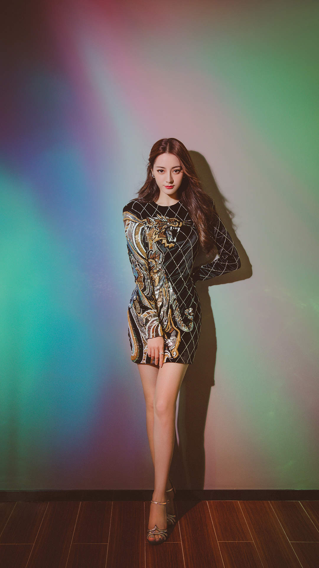 新疆乌鲁木齐美女演员迪丽热巴最新杂志写真图片图片