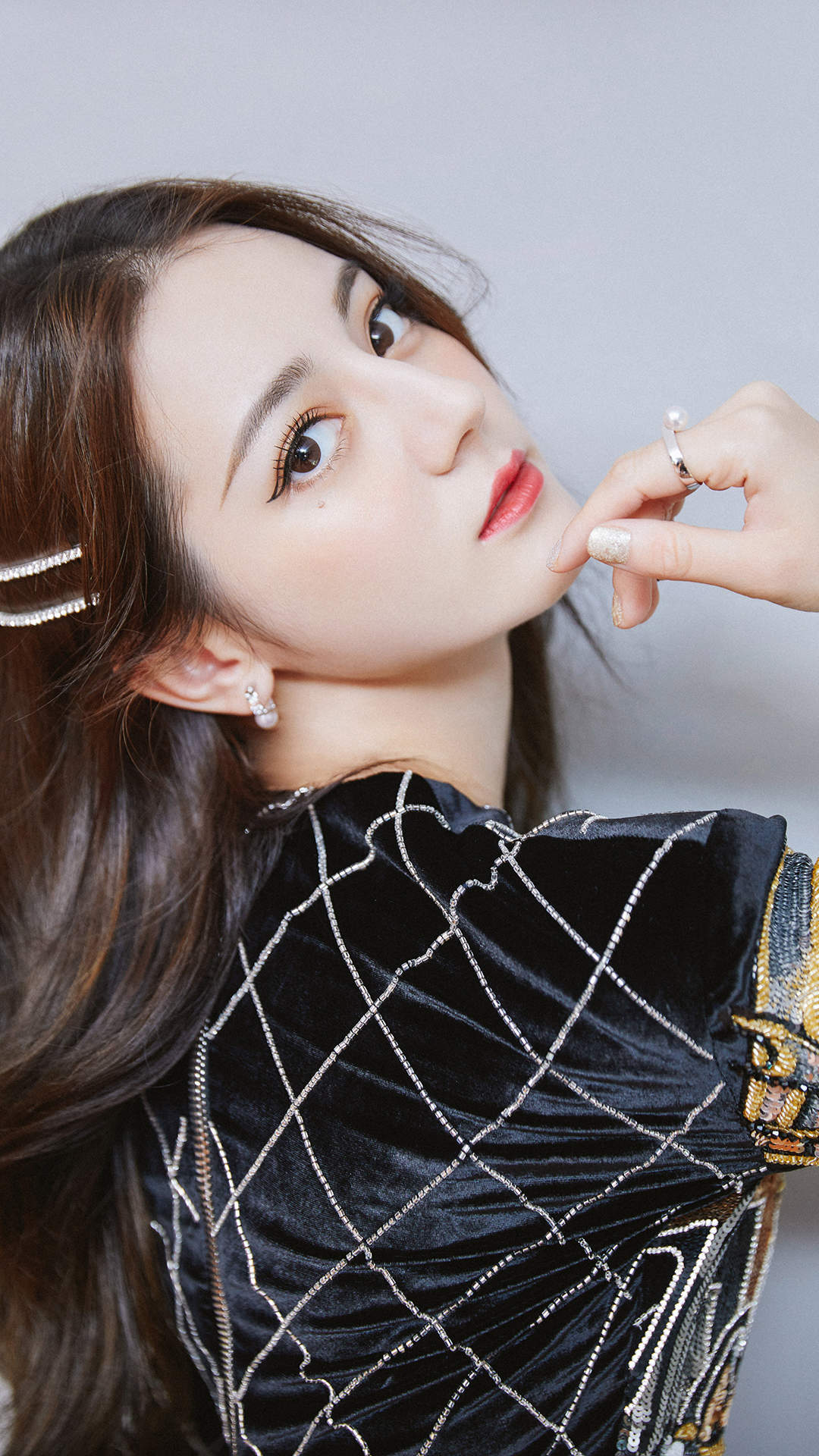 新疆乌鲁木齐美女演员迪丽热巴最新杂志写真图片图片