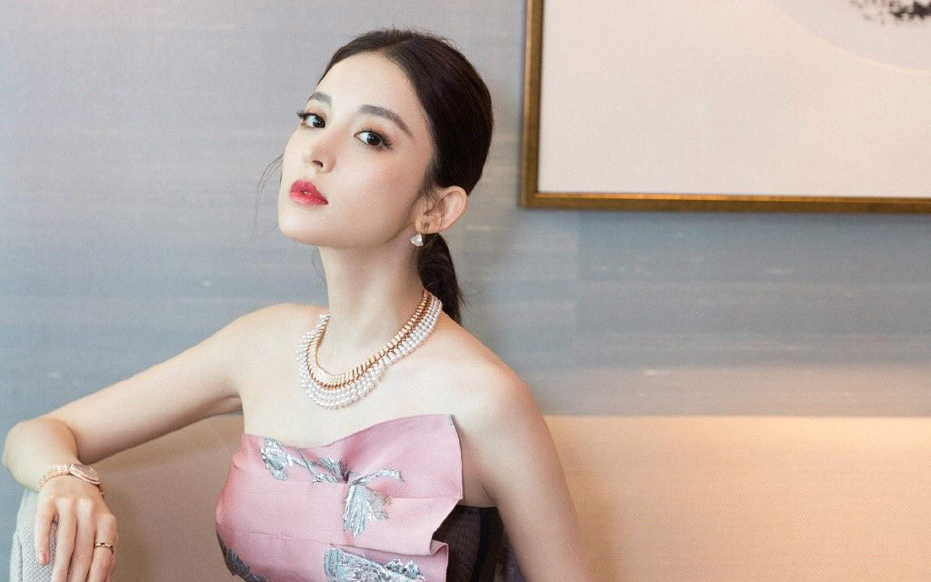 中国内地新疆乌鲁木齐市影视女演员古力娜扎甜美写真手机壁纸图片 中国内地新疆乌鲁木齐市影视女演员古力娜扎甜美写真手机壁纸图片