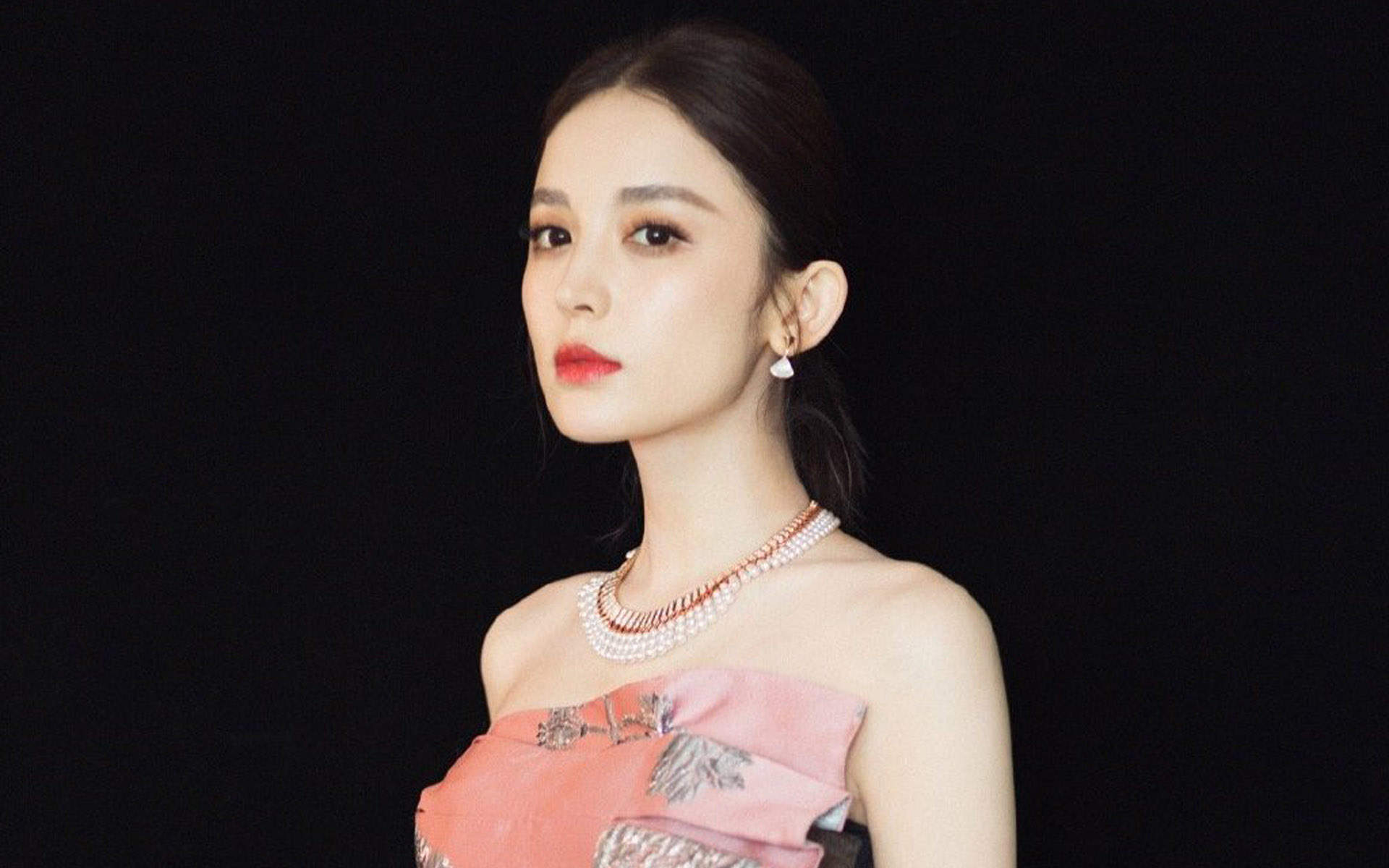 中国内地新疆乌鲁木齐市影视女演员古力娜扎清秀写真手机壁纸图片 中国内地新疆乌鲁木齐市影视女演员古力娜扎清秀写真手机壁纸图片