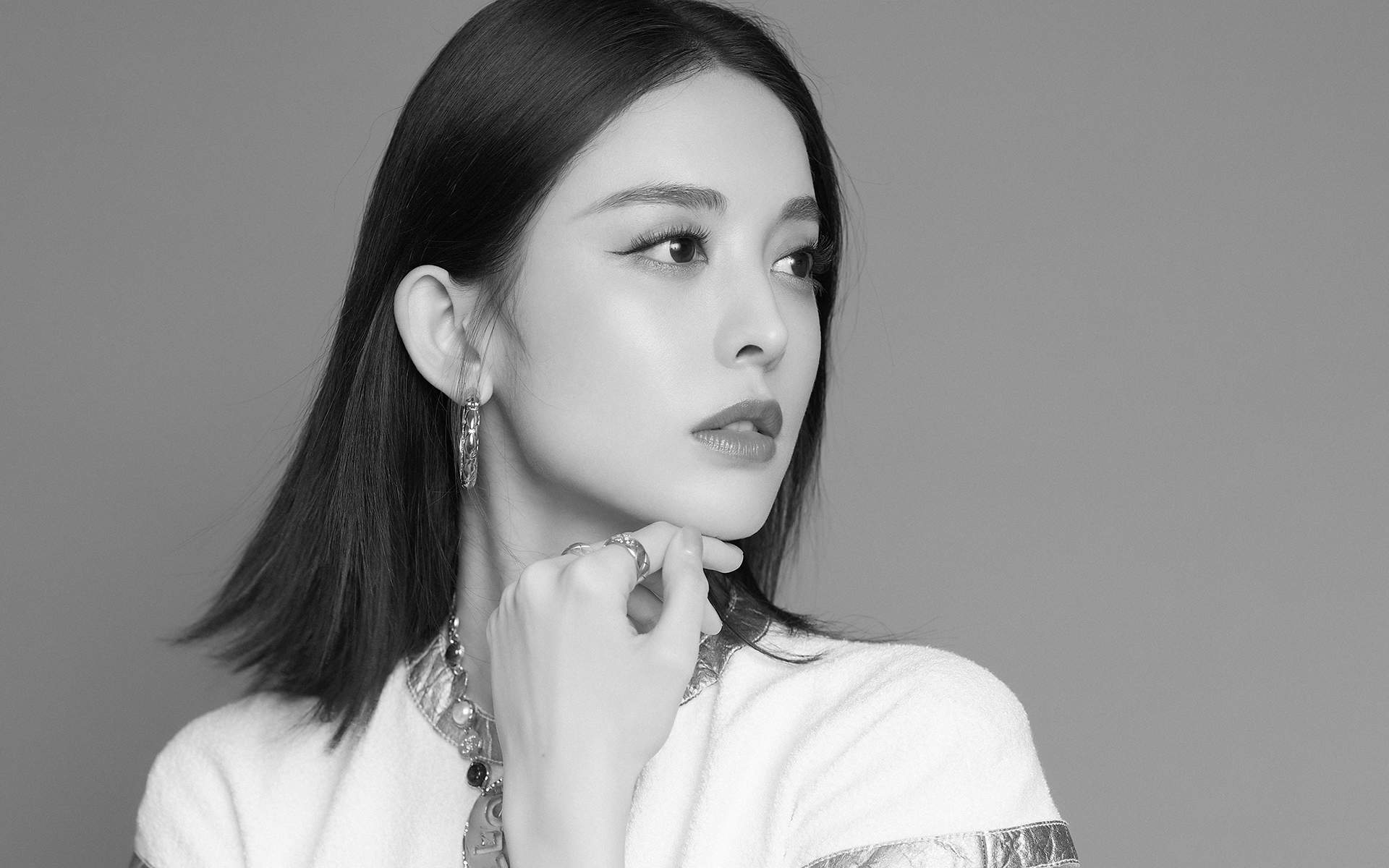 中国内地新疆乌鲁木齐市影视女演员古力娜扎甜美写真手机壁纸图片 中国内地新疆乌鲁木齐市影视女演员古力娜扎甜美写真手机壁纸图片