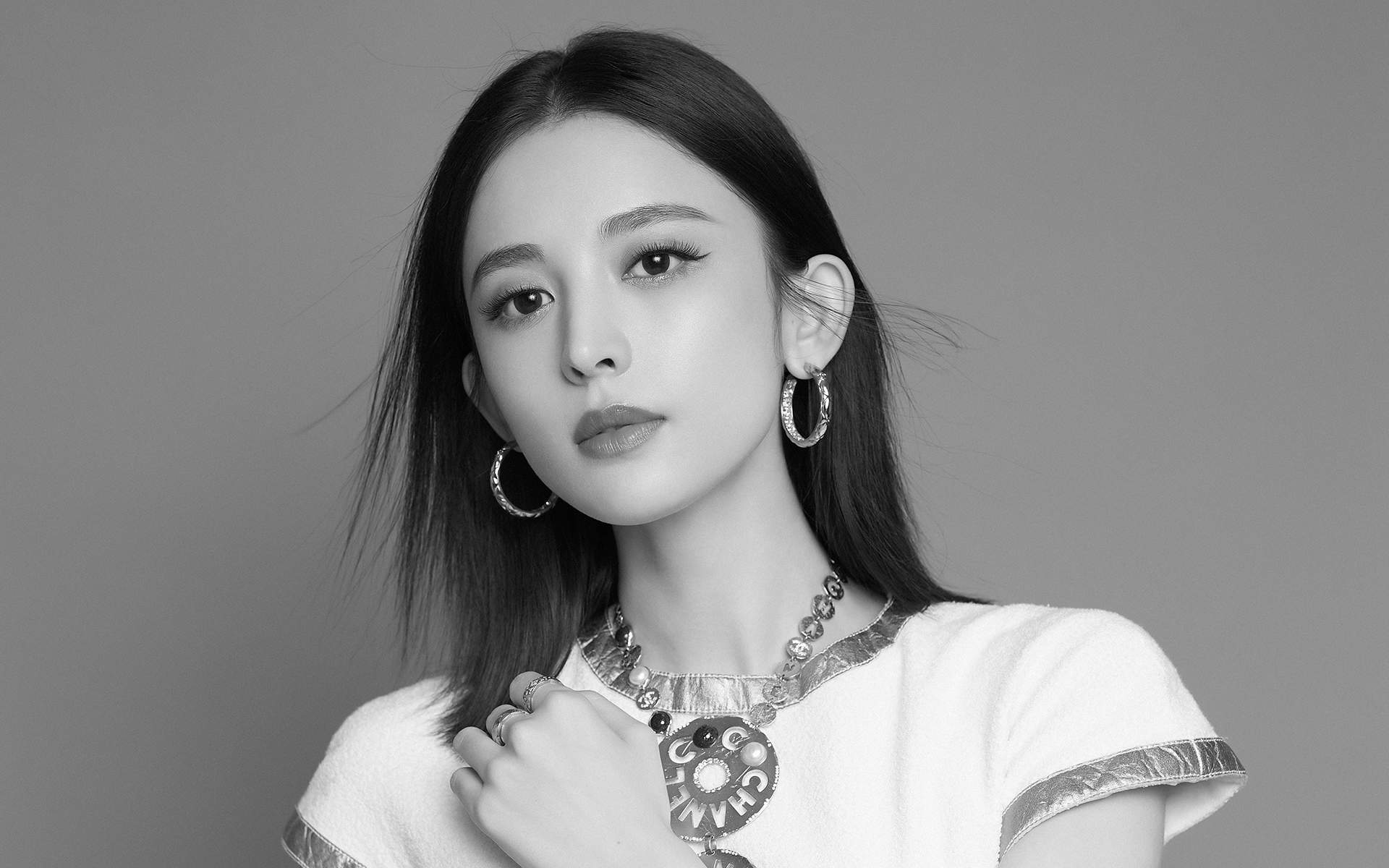 中国内地新疆乌鲁木齐市影视女演员古力娜扎清秀写真手机壁纸图片