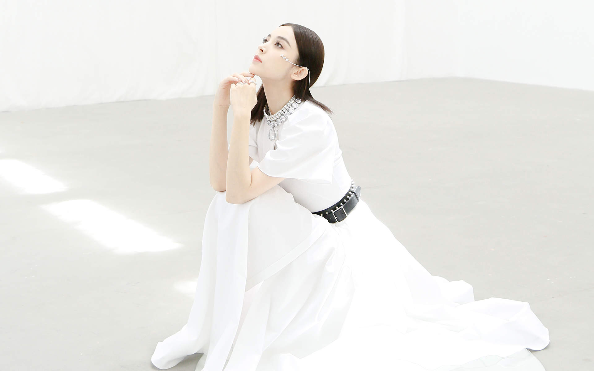 中国内地新疆乌鲁木齐市影视女演员古力娜扎甜美写真手机壁纸图片