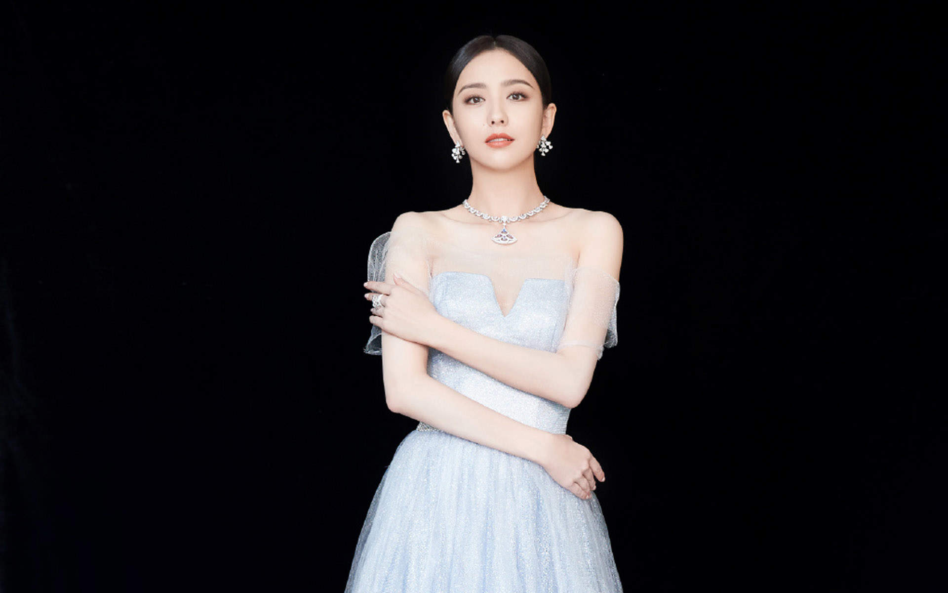 高清中国内地新疆伊犁影视女演员佟丽娅美艳性感高清桌面壁纸图片