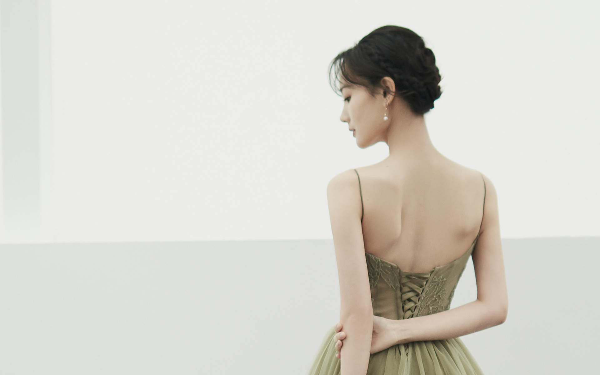 高清中国内地山东济南女演员李一桐Q清纯小公主白裙明星美女写真图片图片