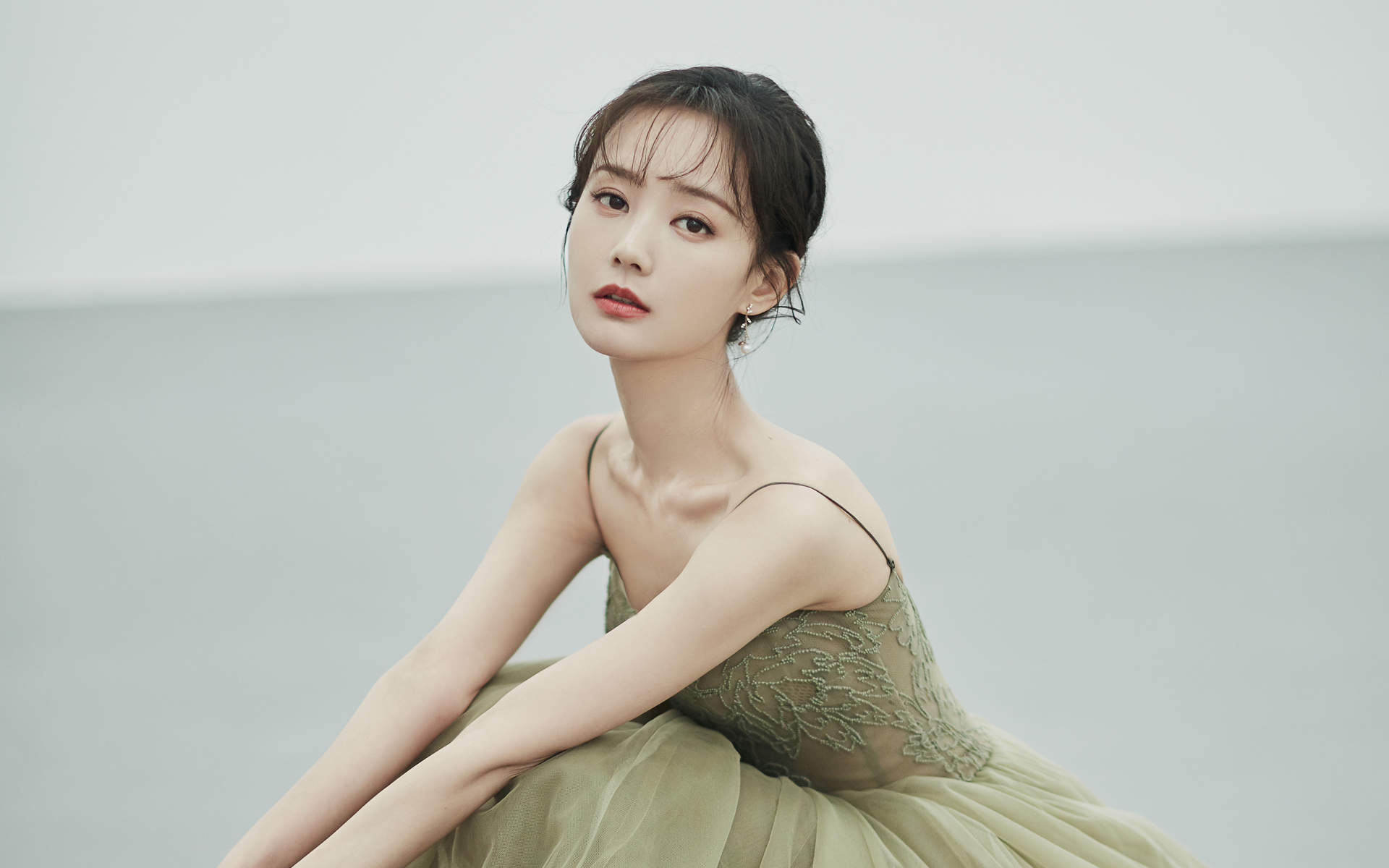 高清中国内地山东济南女演员李一桐Q清纯小公主白裙明星美女写真图片图片