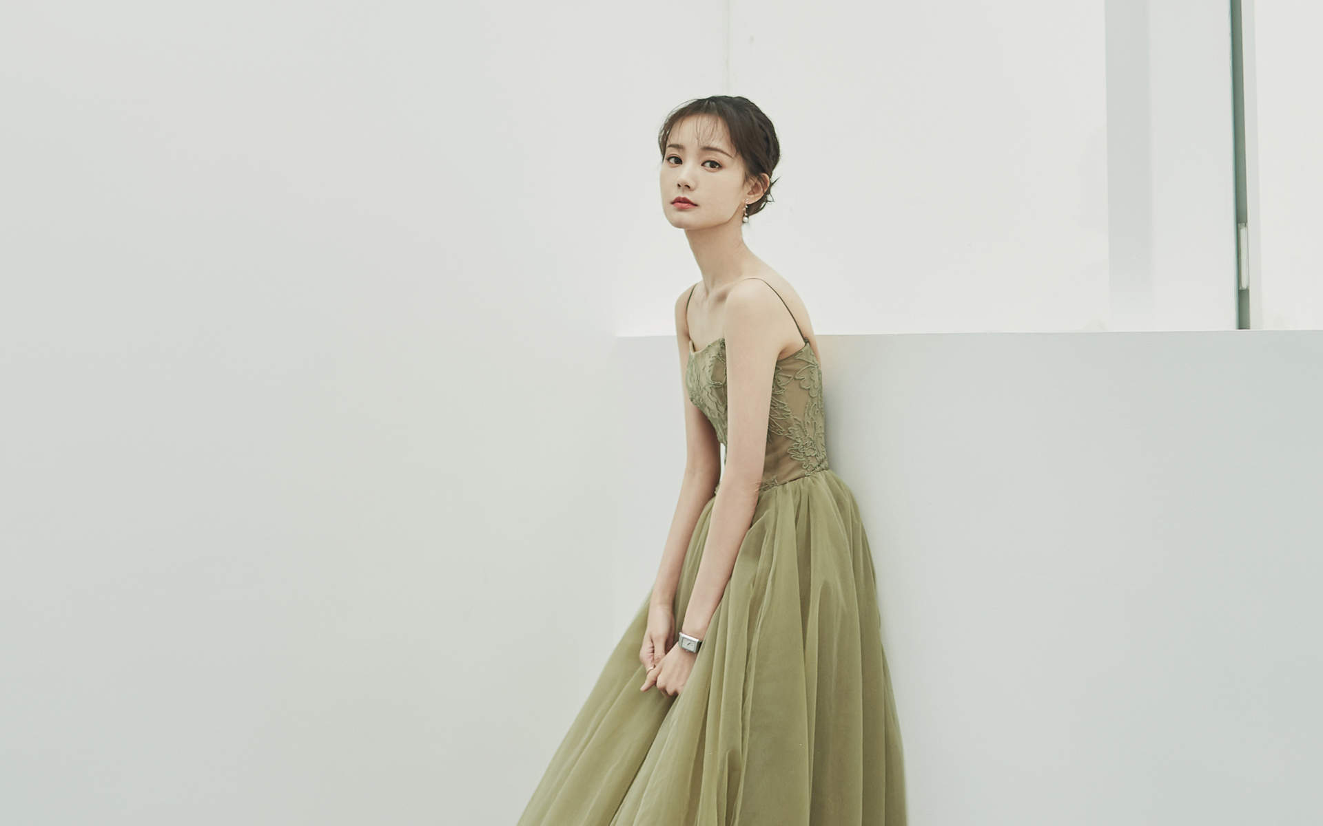 高清中国内地山东济南女演员李一桐Q清纯小公主白裙明星美女写真图片图片