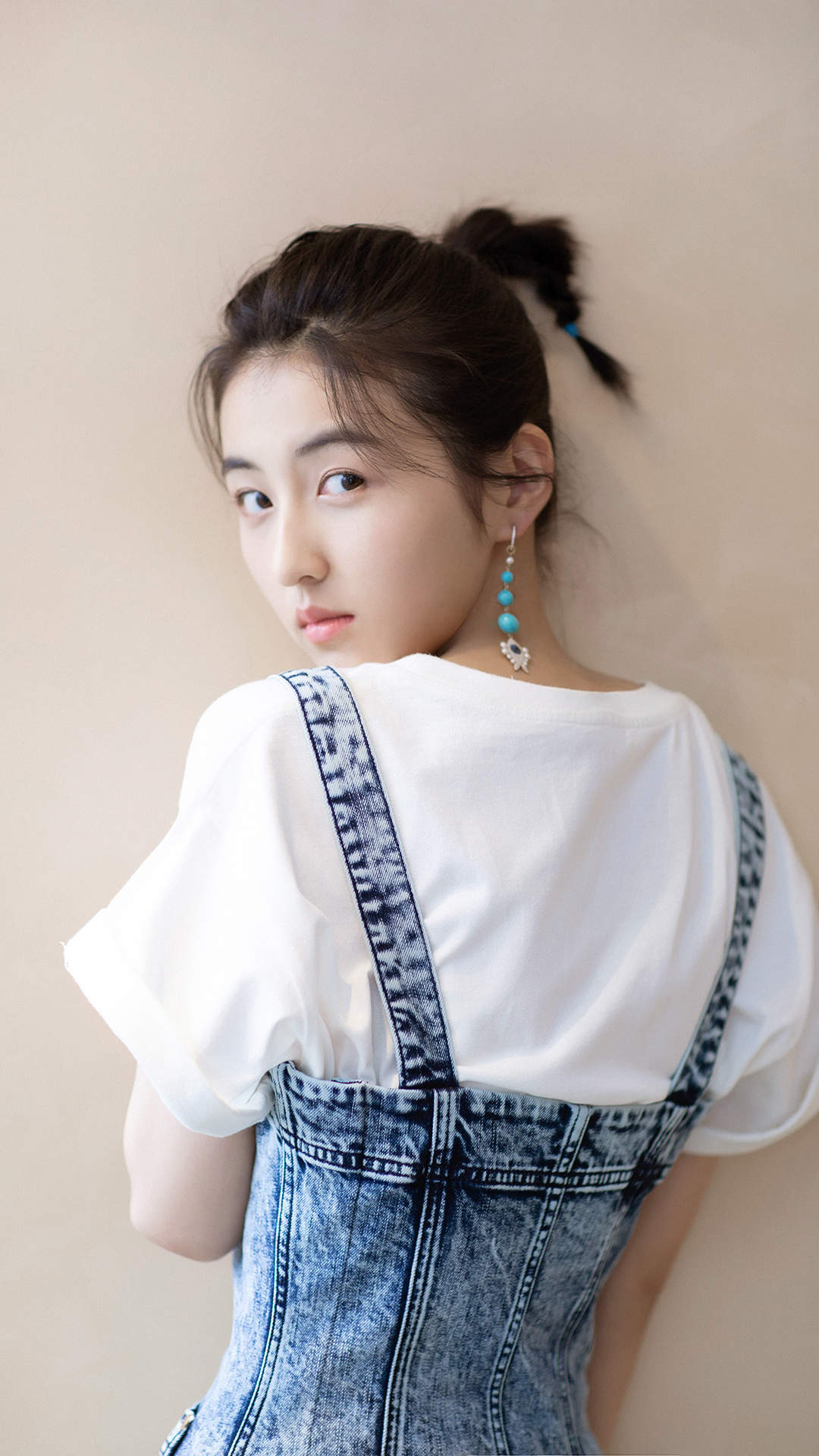 中国内地河南省三门峡女演员张子枫复古风私服照图片图片