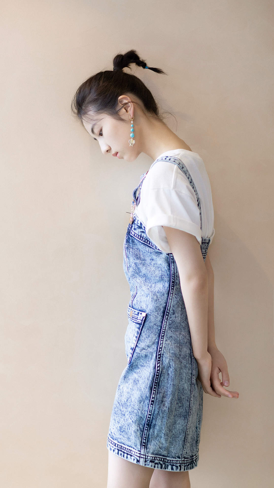 中国内地河南省三门峡女演员张子枫复古风私服照图片图片