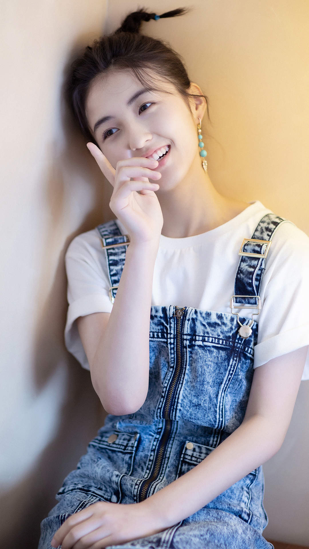 中国内地河南省三门峡女演员张子枫复古风私服照图片图片