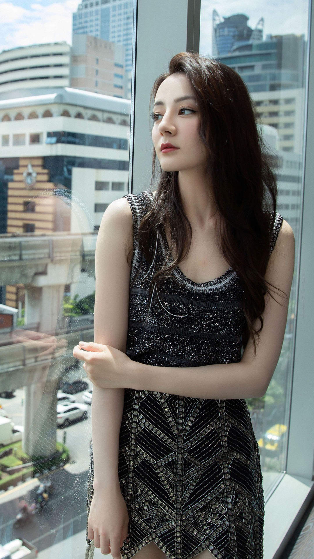新疆乌鲁木齐美女演员迪丽热巴最新杂志写真图片图片