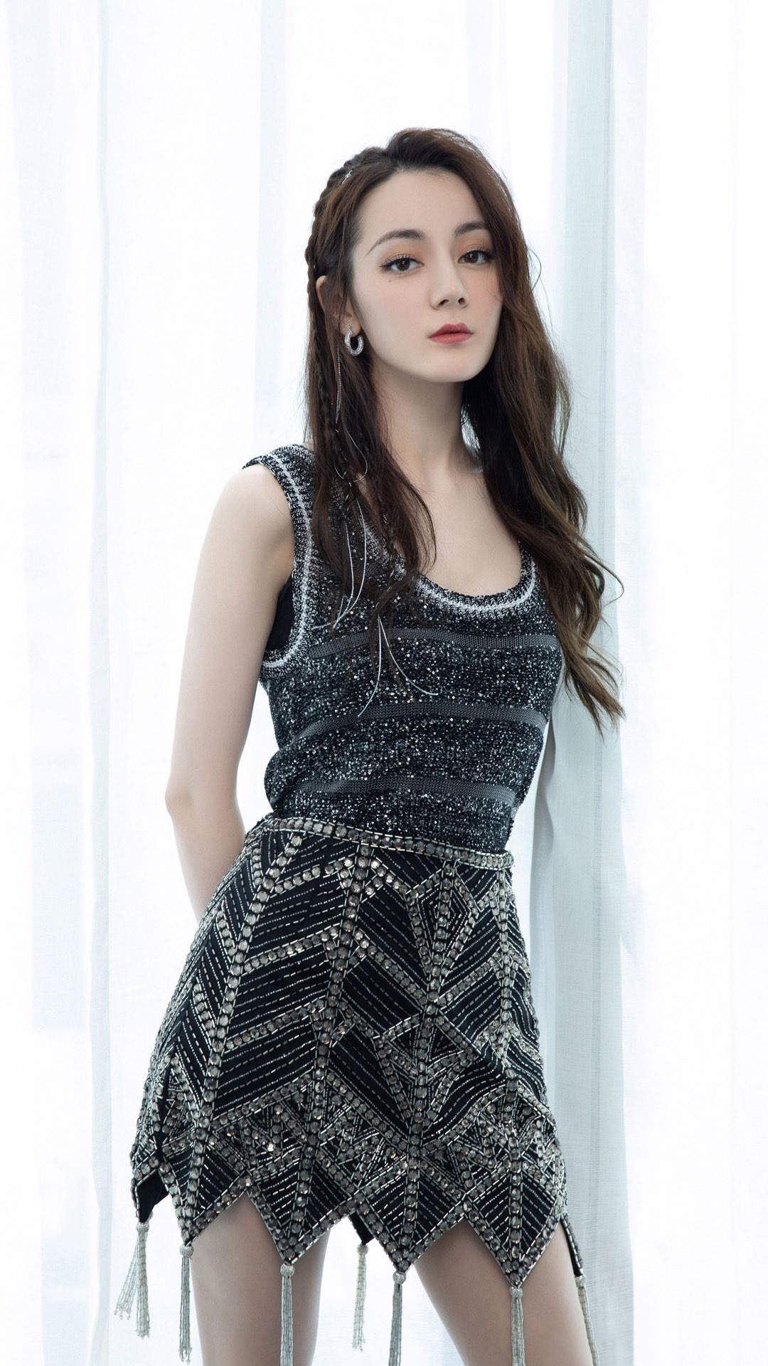 新疆乌鲁木齐美女演员迪丽热巴最新杂志写真图片图片