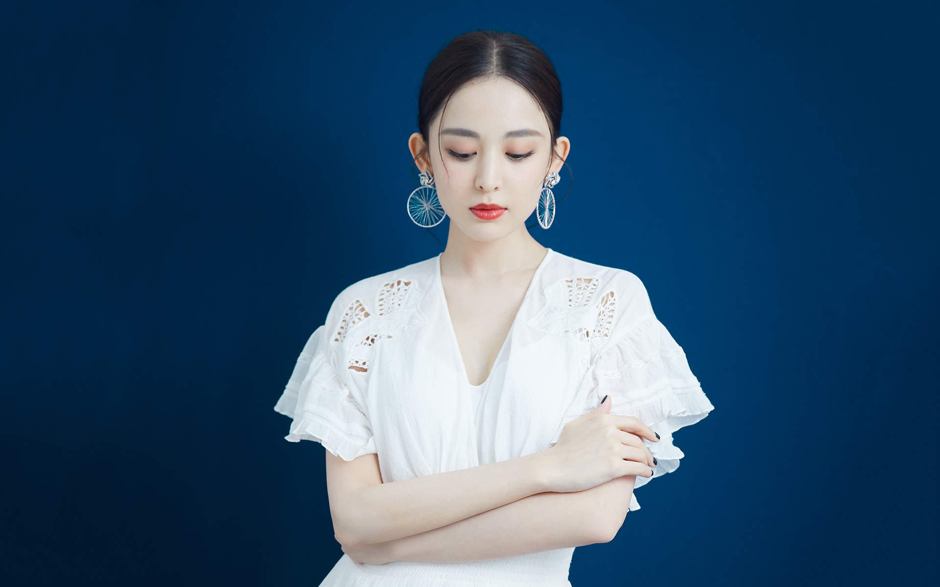 中国内地新疆乌鲁木齐市影视女演员古力娜扎率性性感写真手机壁纸图片