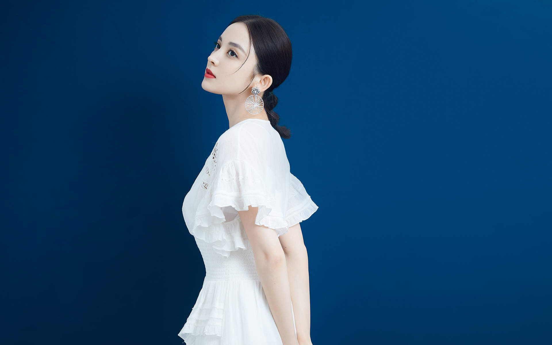 中国内地新疆乌鲁木齐市影视女演员古力娜扎率性性感写真手机壁纸图片