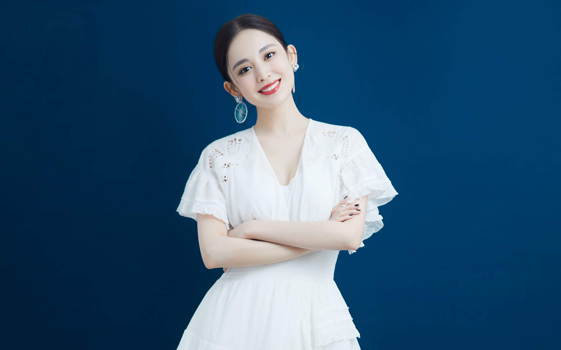 中国内地新疆乌鲁木齐市影视女演员古力娜扎率性性感写真手机壁纸图片