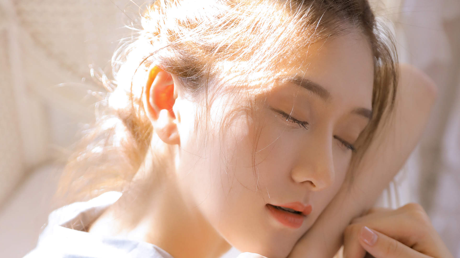 甜美女生简约手绘高清手机壁纸图片