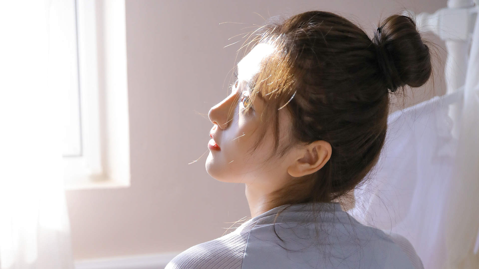甜美女生简约手绘高清手机壁纸图片