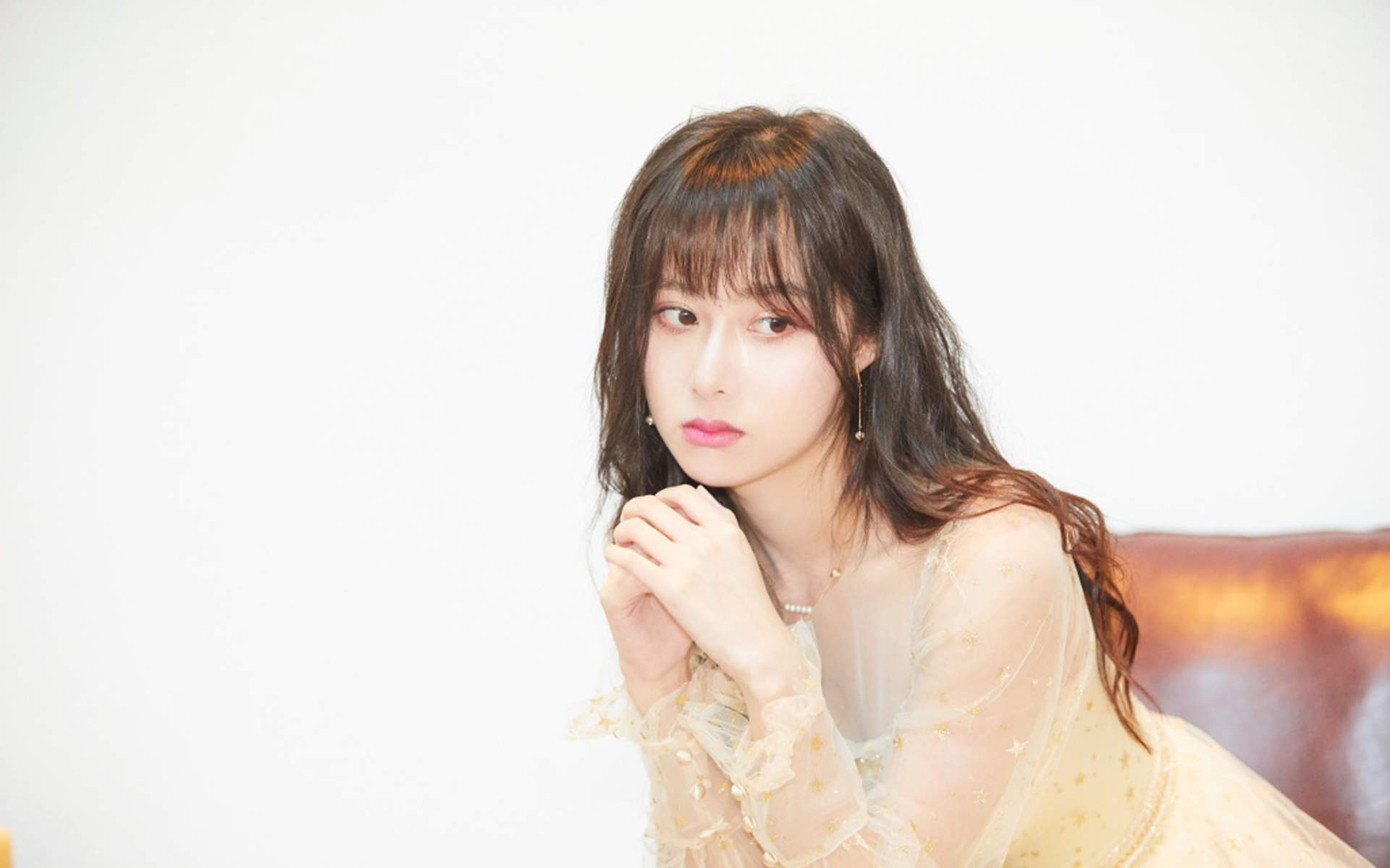 中国内地湖北省武汉女演员曹曦月性感写真高清电脑桌面壁纸图片