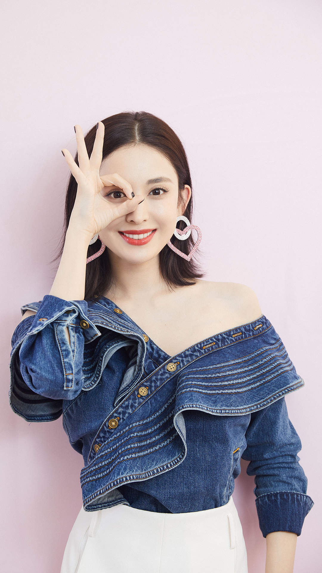 中国内地新疆乌鲁木齐市影视女演员古力娜扎率性性感写真手机壁纸图片