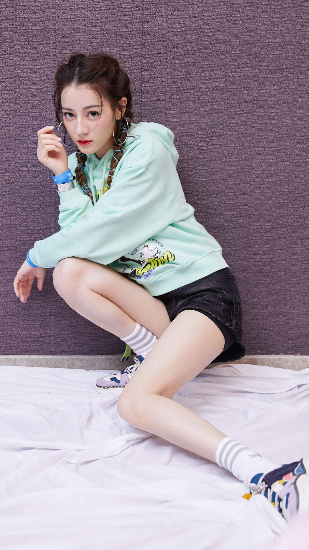 新疆乌鲁木齐美女演员迪丽热巴性感迷人写真桌面壁纸图片