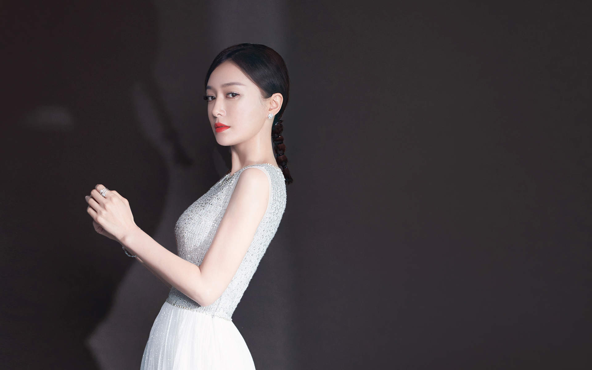 高清中国内地辽宁省沈阳女演员秦岚钻石蓝睫毛魅力性感写真图片