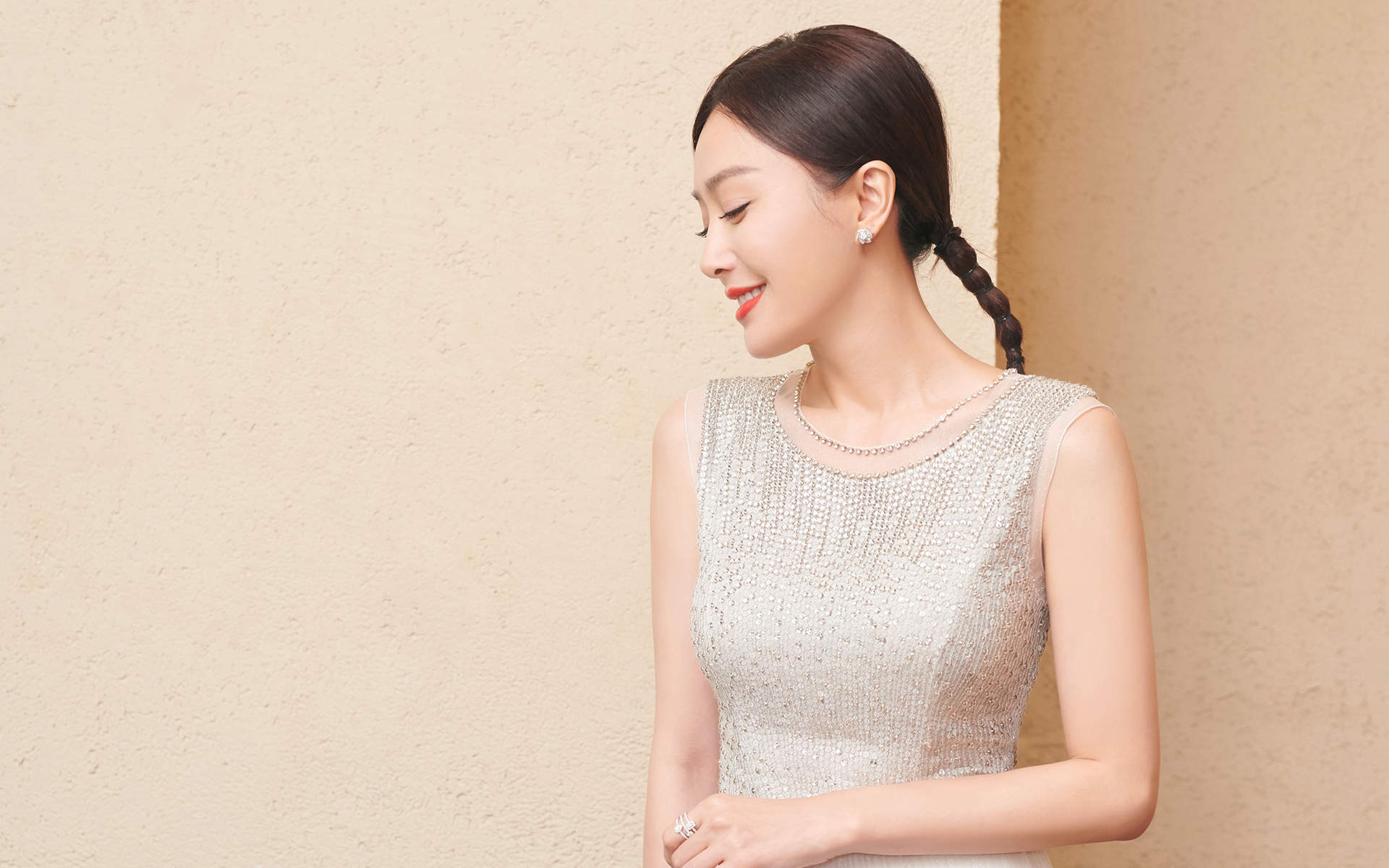 高清中国内地辽宁省沈阳女演员秦岚钻石蓝睫毛魅力性感写真图片