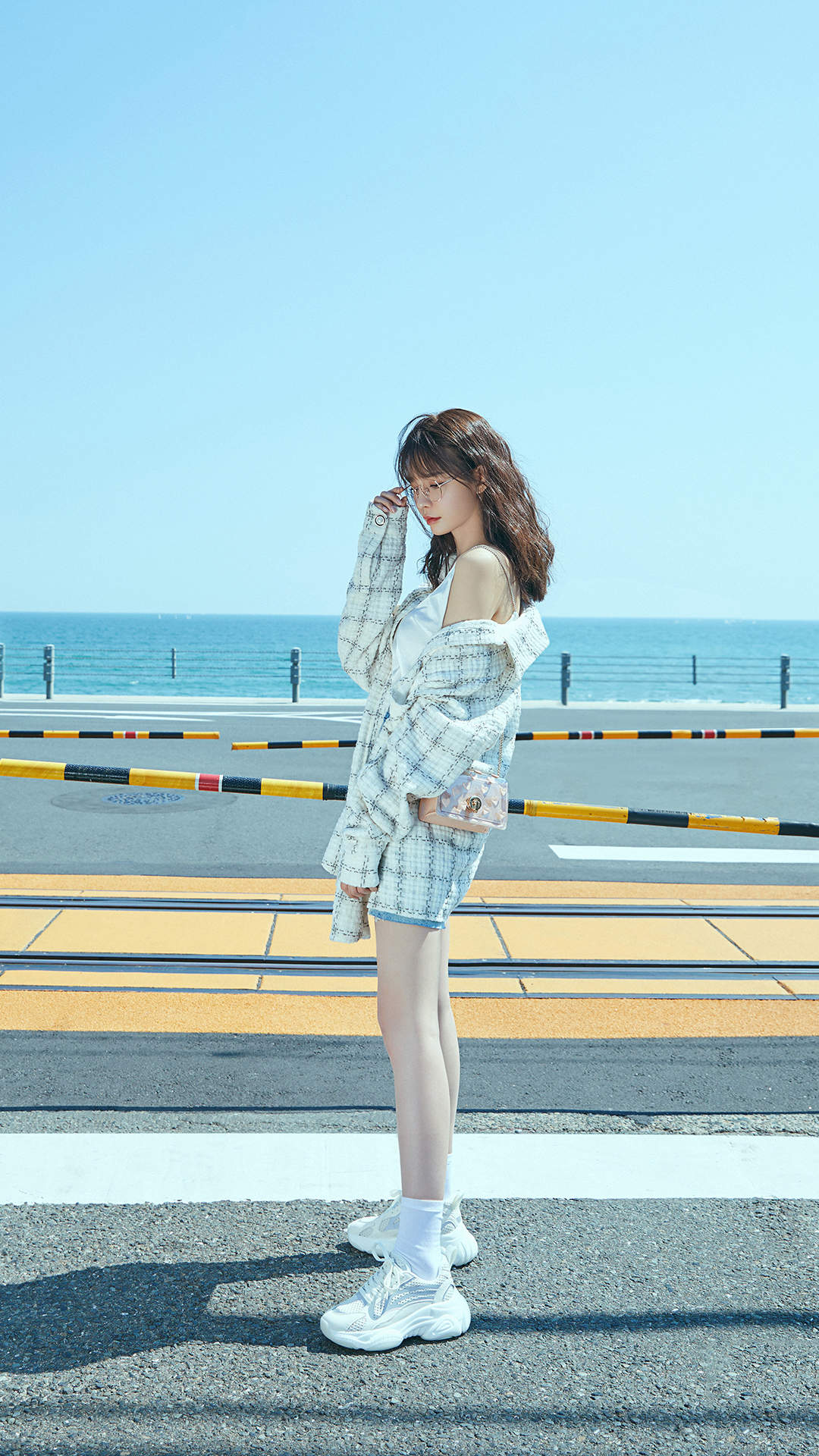 高清湖南省湘西吉首市美女沈梦辰抹胸性感唯美写真图片图片