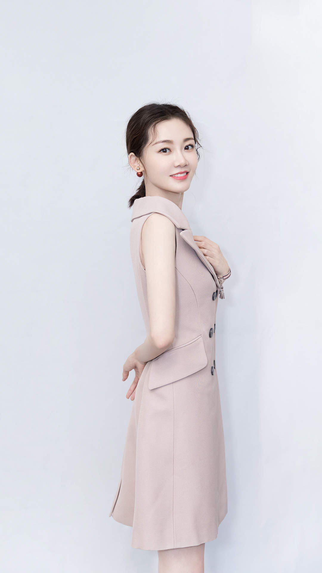 高清中国内地女演员美女苗苗清新甜美写真手机壁纸图片