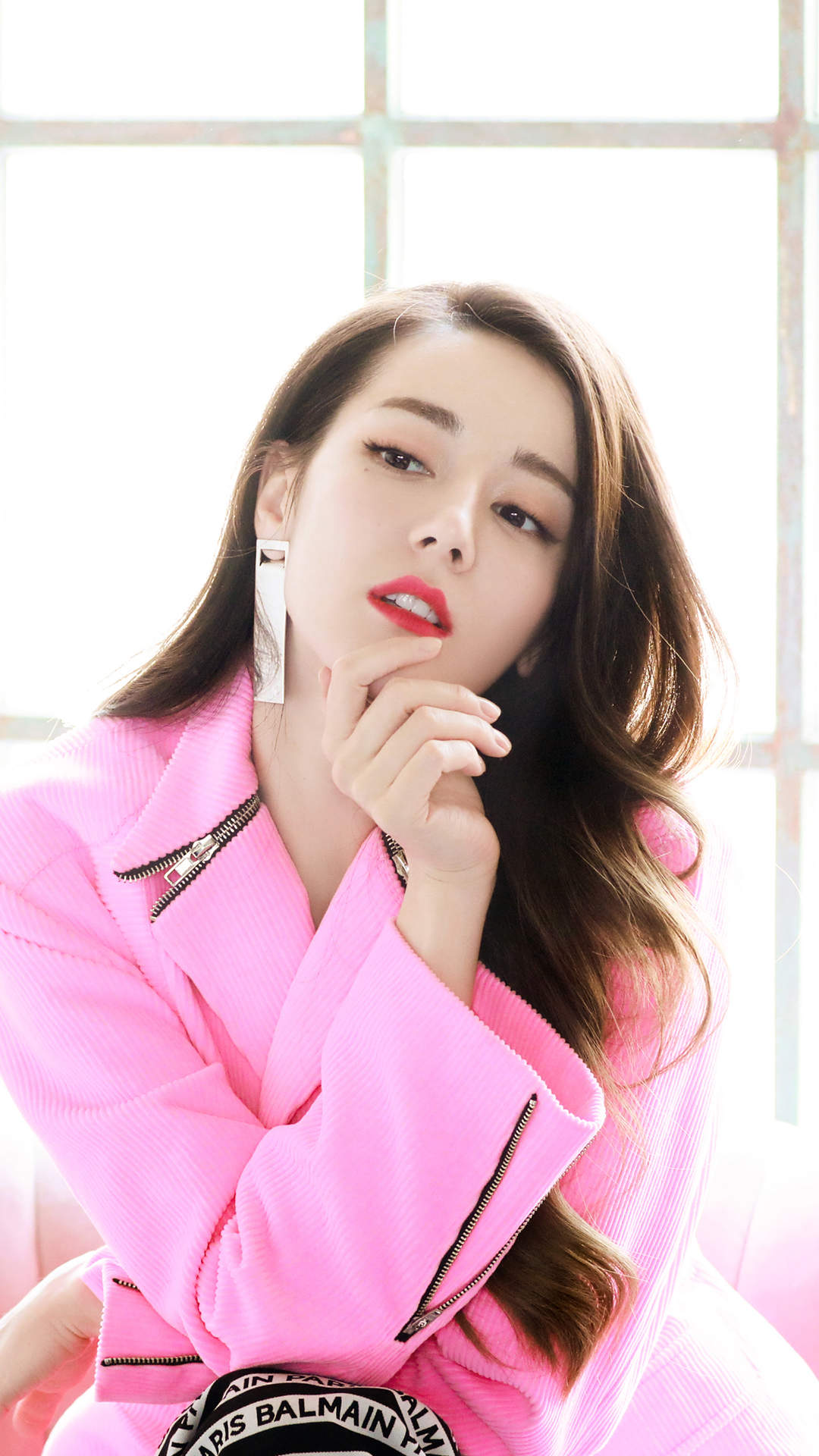 新疆乌鲁木齐美女演员迪丽热巴最新杂志写真图片图片