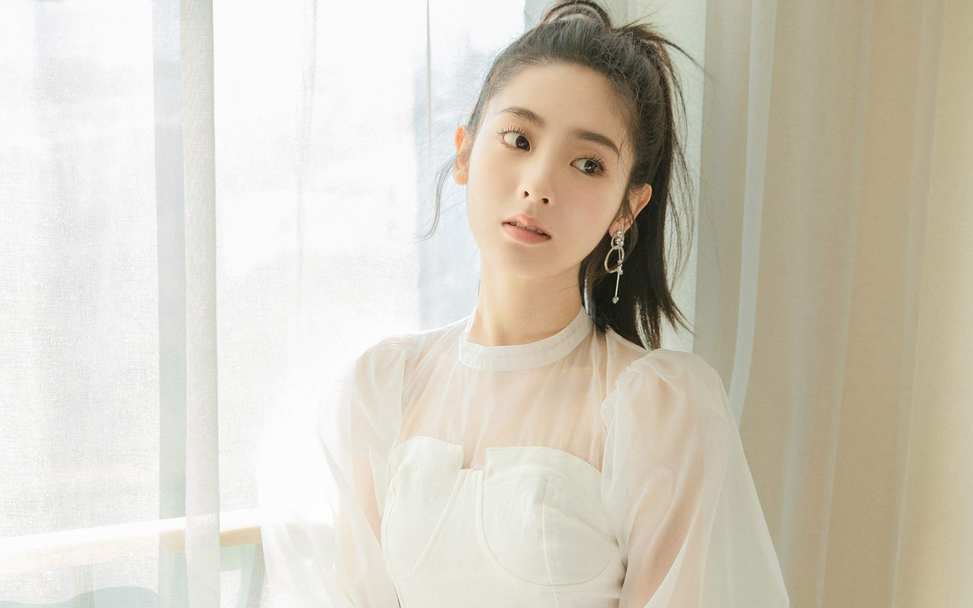 高清中国内地北京朝阳女演员邢菲清爽唯美高清桌面壁纸图片