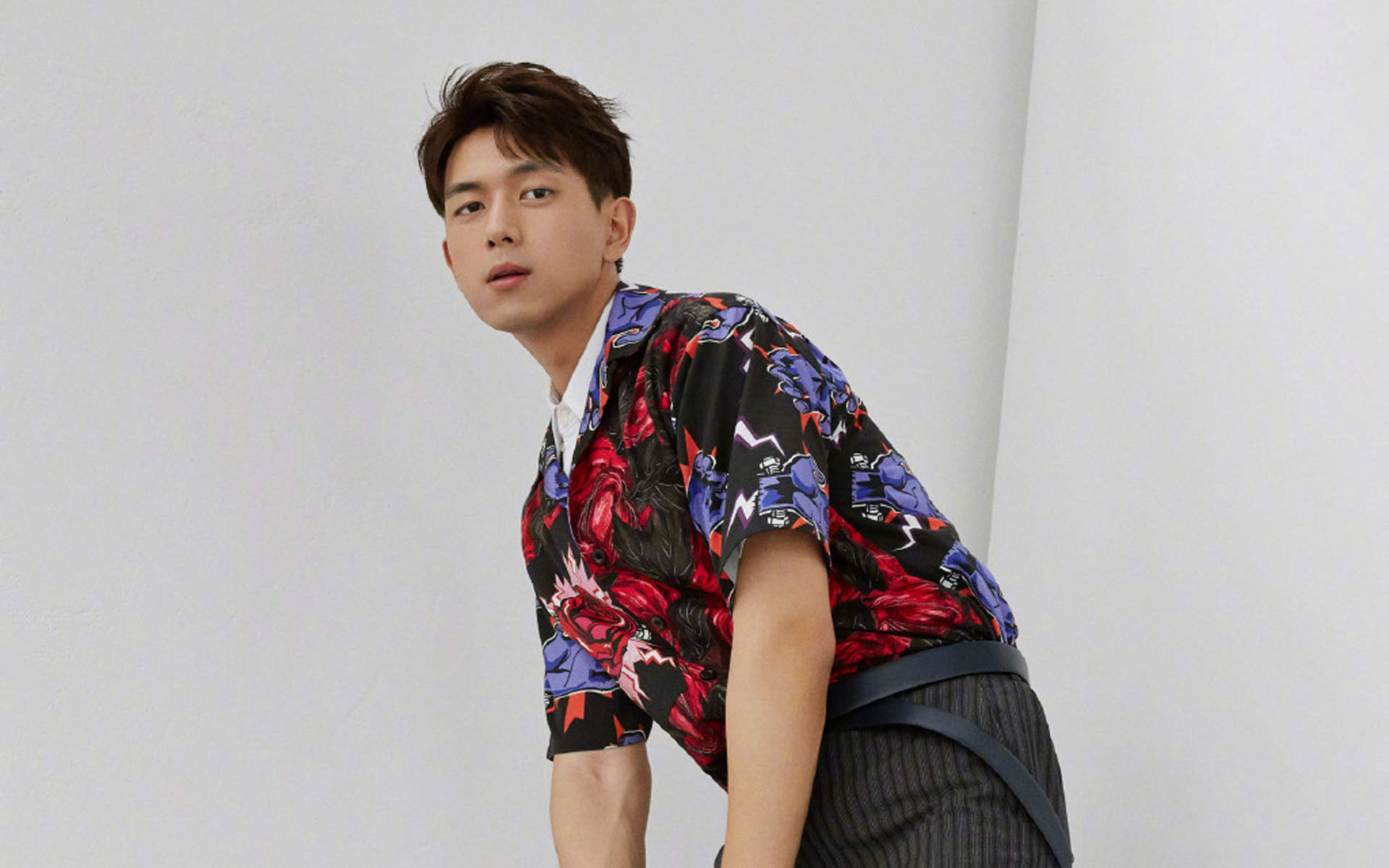 中国内地湖北荆州男演员李现男友力十足休闲写真图片图片