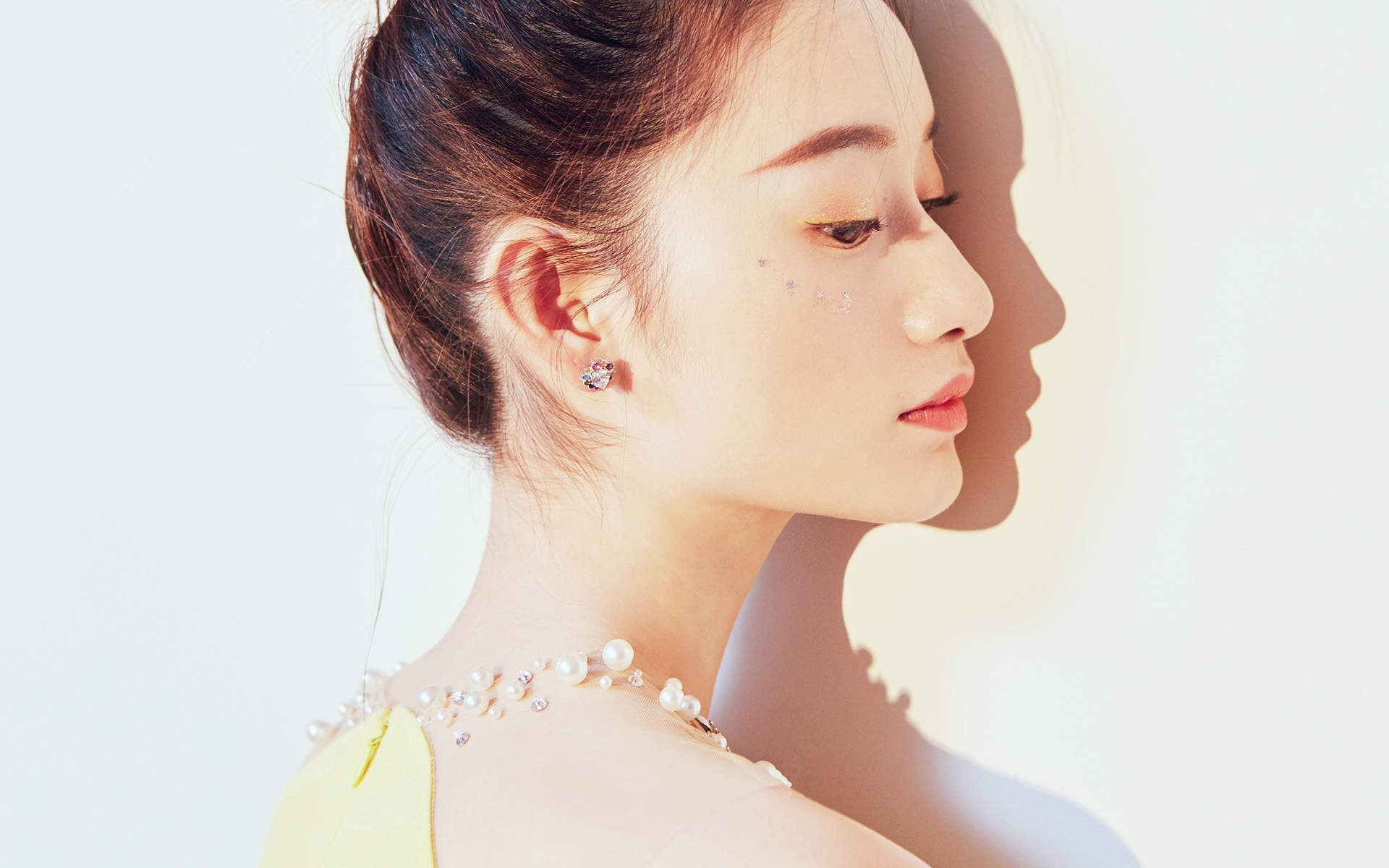 中国内地上海市长宁影视女演员郭晓婷性感甜美写真图片图片