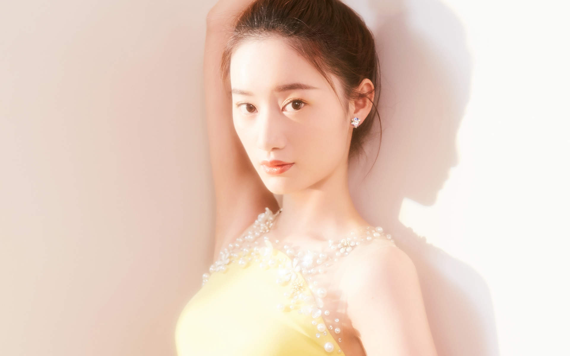 中国内地上海市长宁影视女演员郭晓婷性感甜美写真图片图片