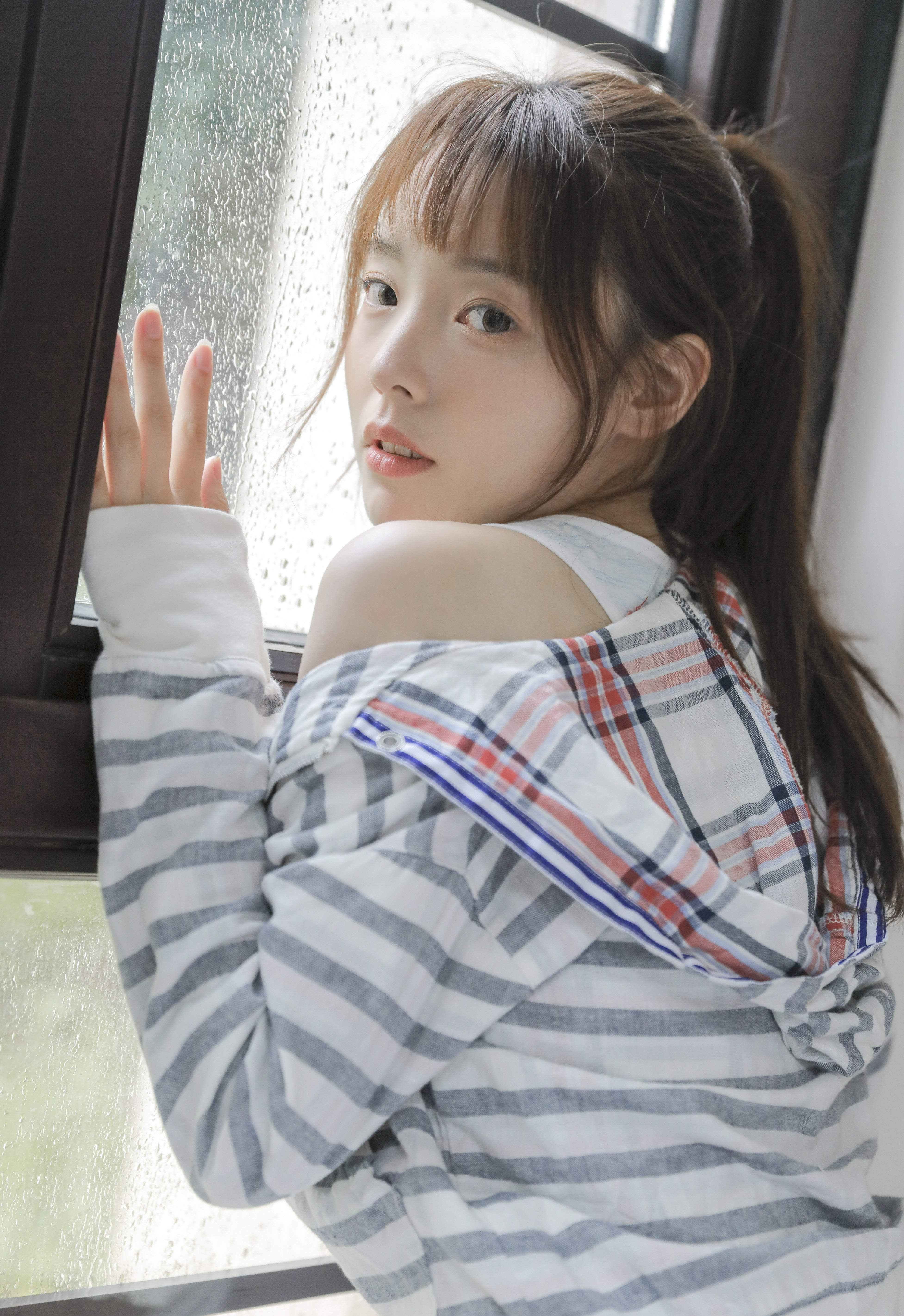 甜美蕾丝美女手机壁纸图片