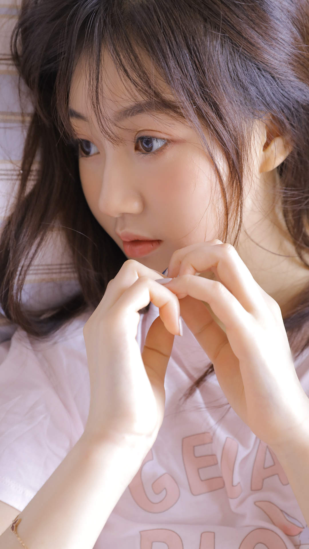甜美蕾丝美女手机壁纸图片