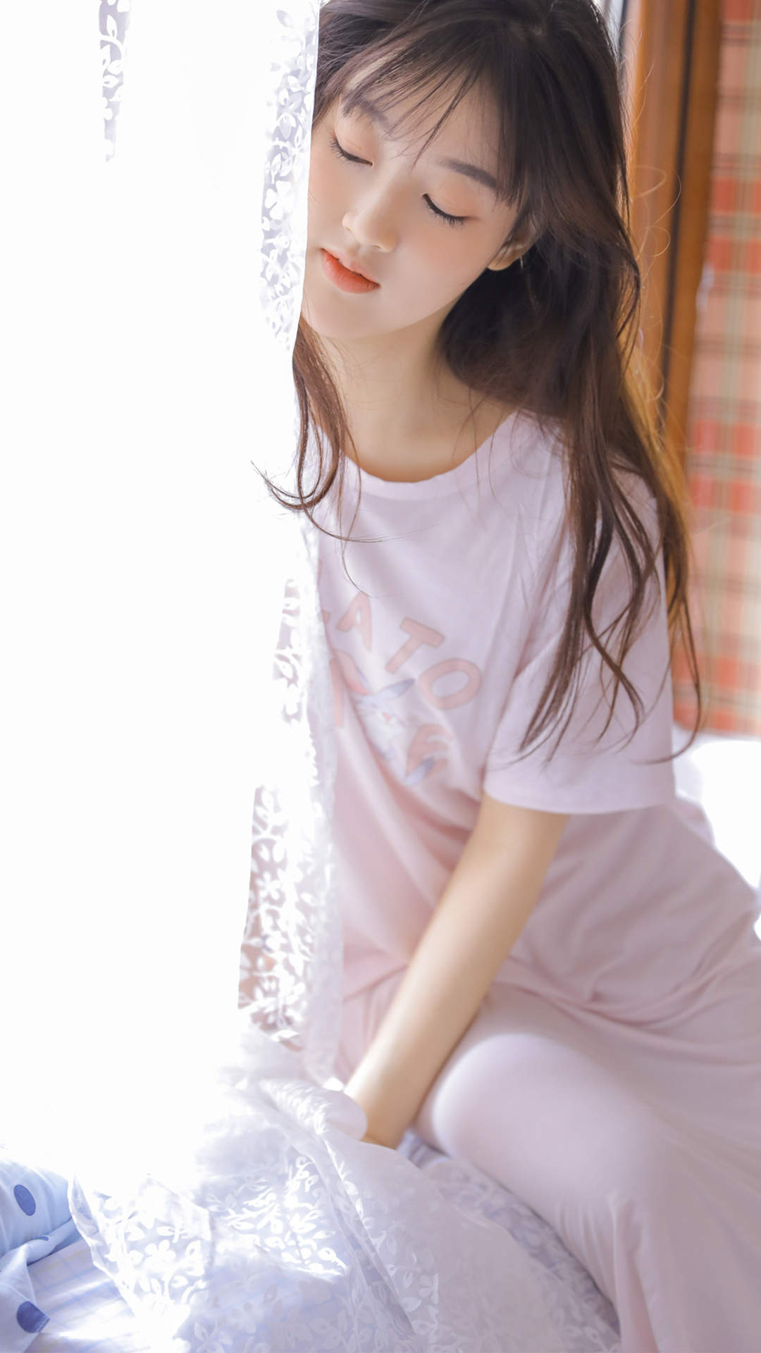 吊带泳衣美女手机壁纸图片