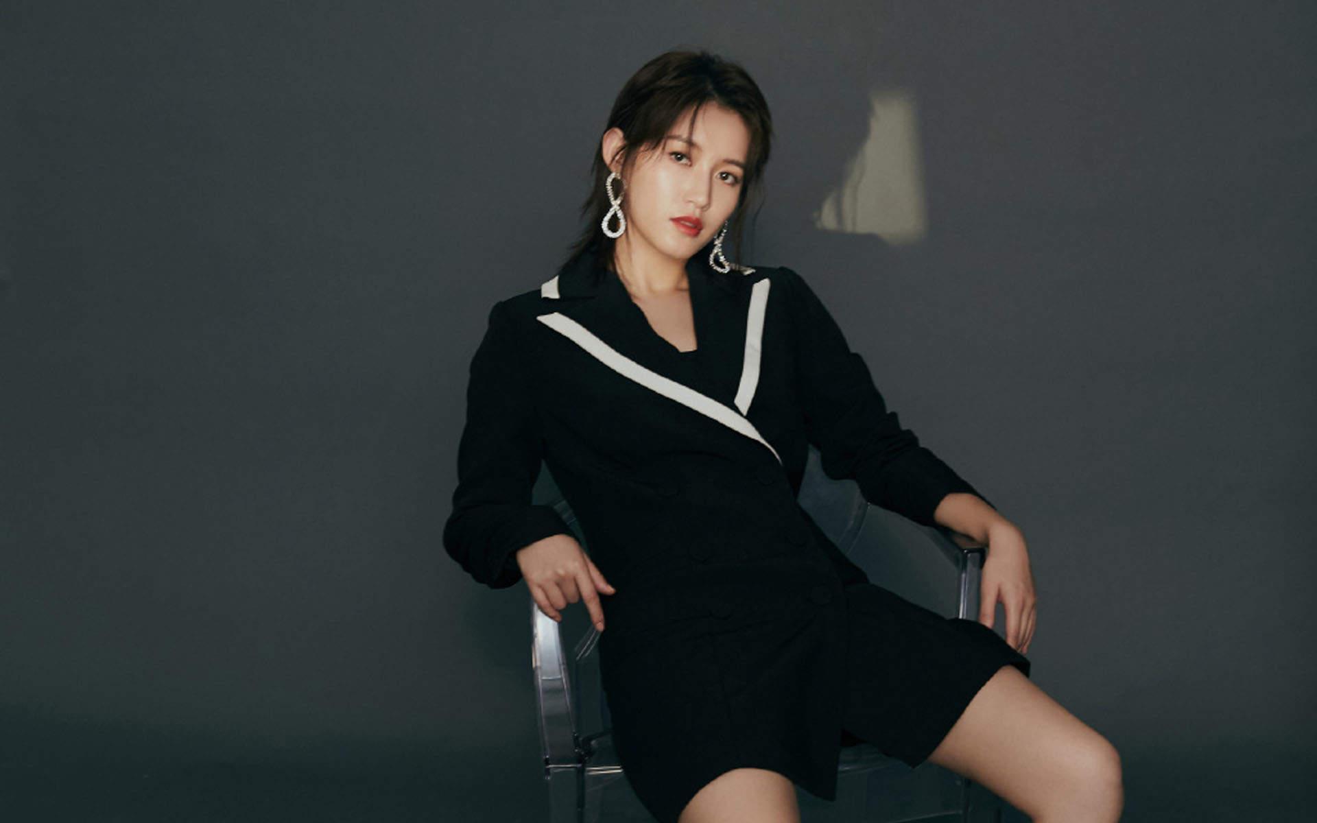 高清湖南衡阳美女苏青时尚干练写真桌面壁纸图片