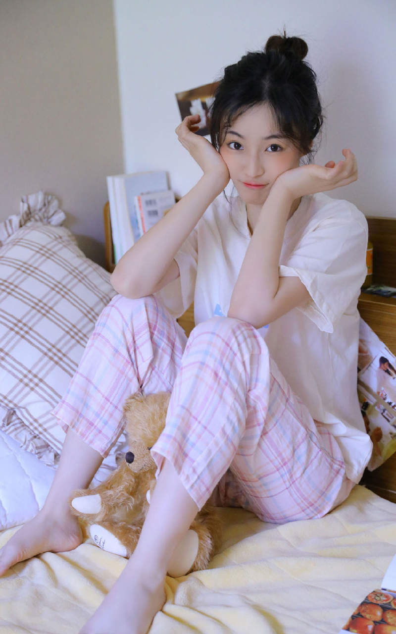 甜美蕾丝美女手机壁纸图片