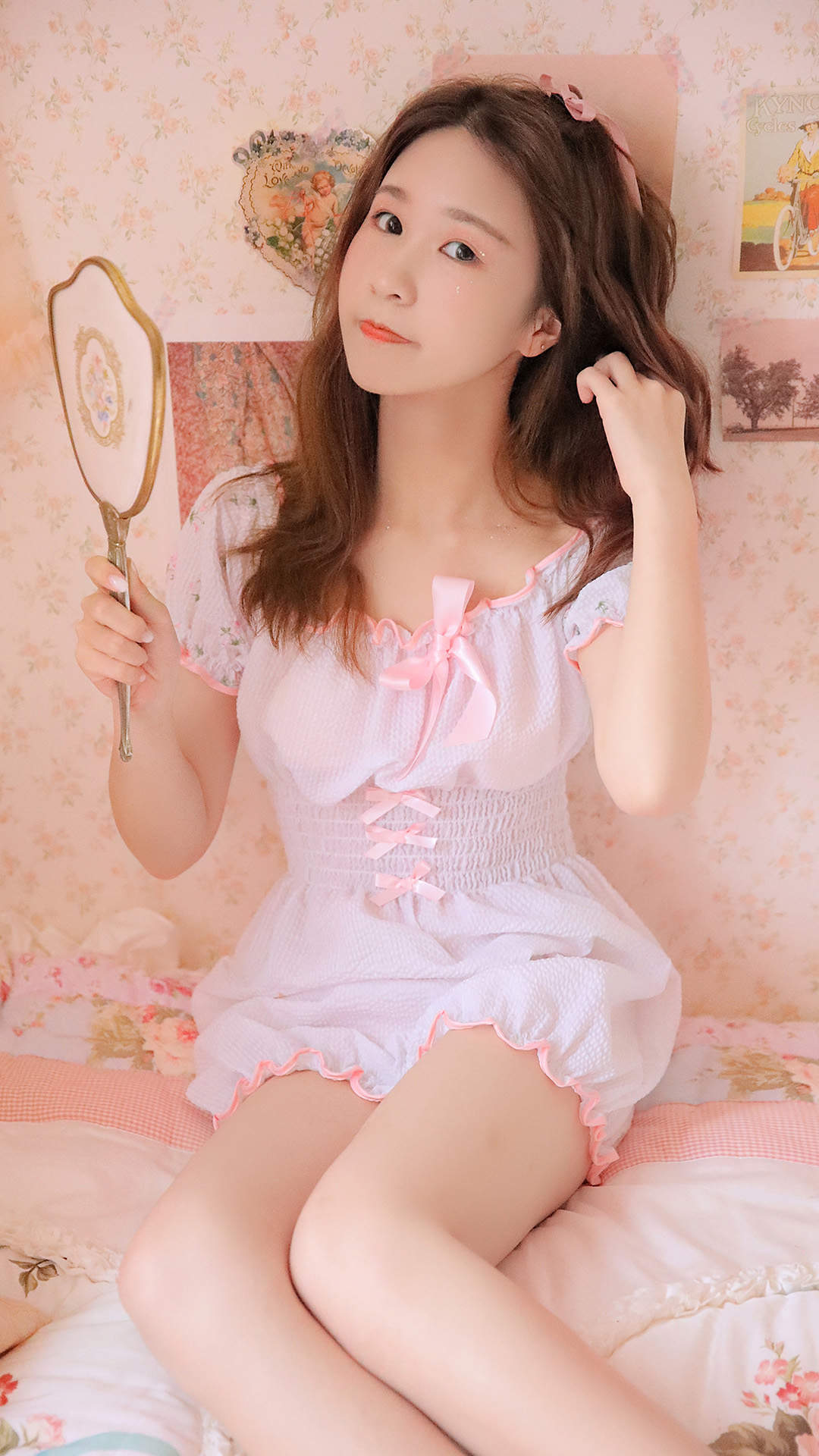 诱人长腿居家美女手机壁纸图片