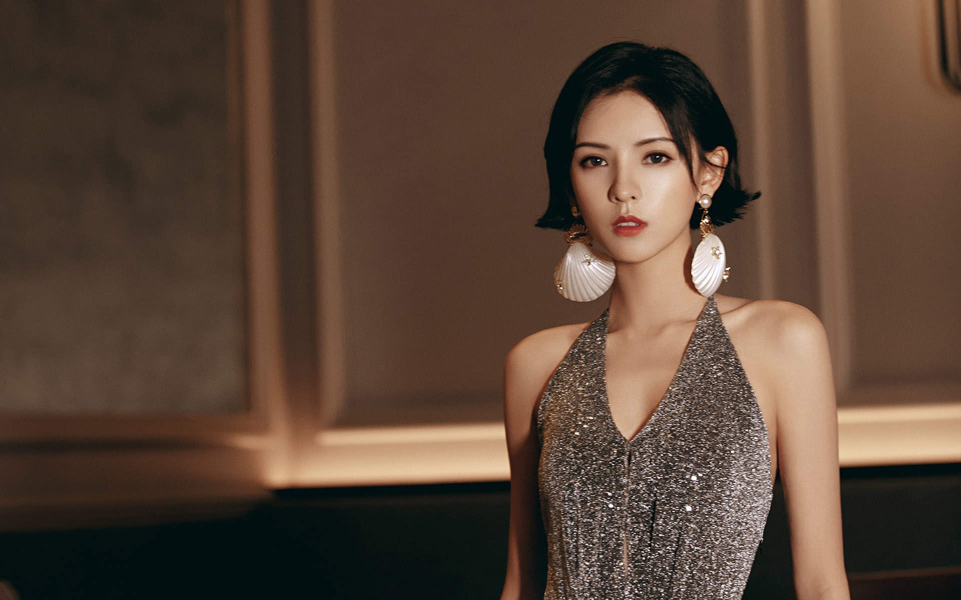 中国内地新晋女演员模特张予曦妩媚浴袍微博美照图片图片