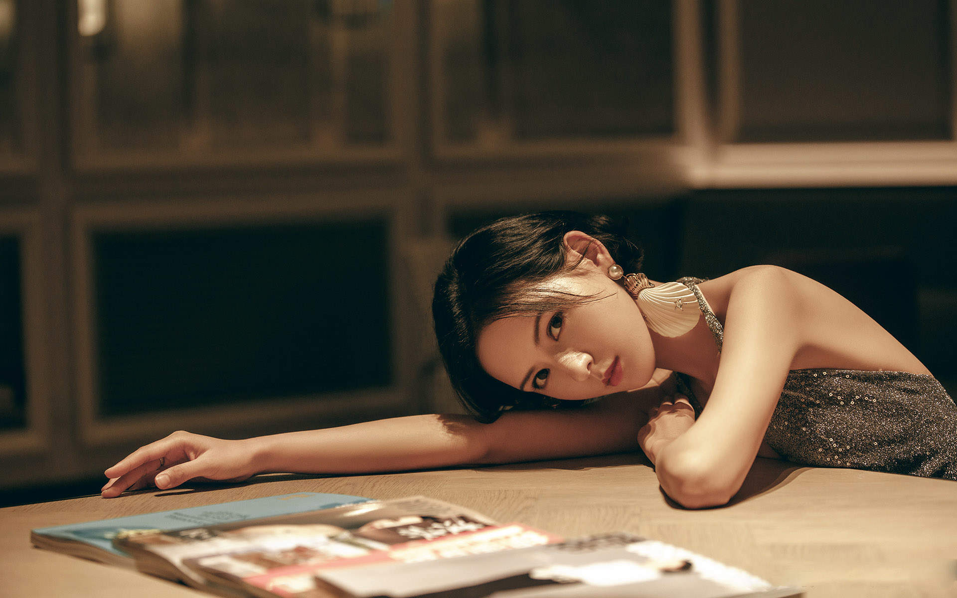 中国内地新晋女演员模特张予曦妩媚浴袍微博美照图片图片